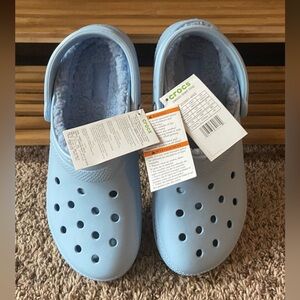 CROCS NWT Sz~11W>9M Light Sky Blue Adult Indoor/Outdoor Soft Fluffy Lining💨